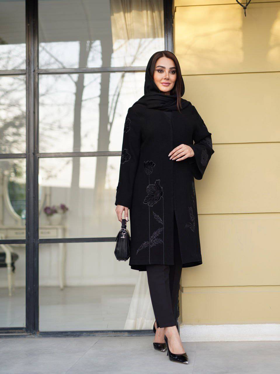 مانتو مجلسی زنانه گل مخمل کد۱۳۶۲